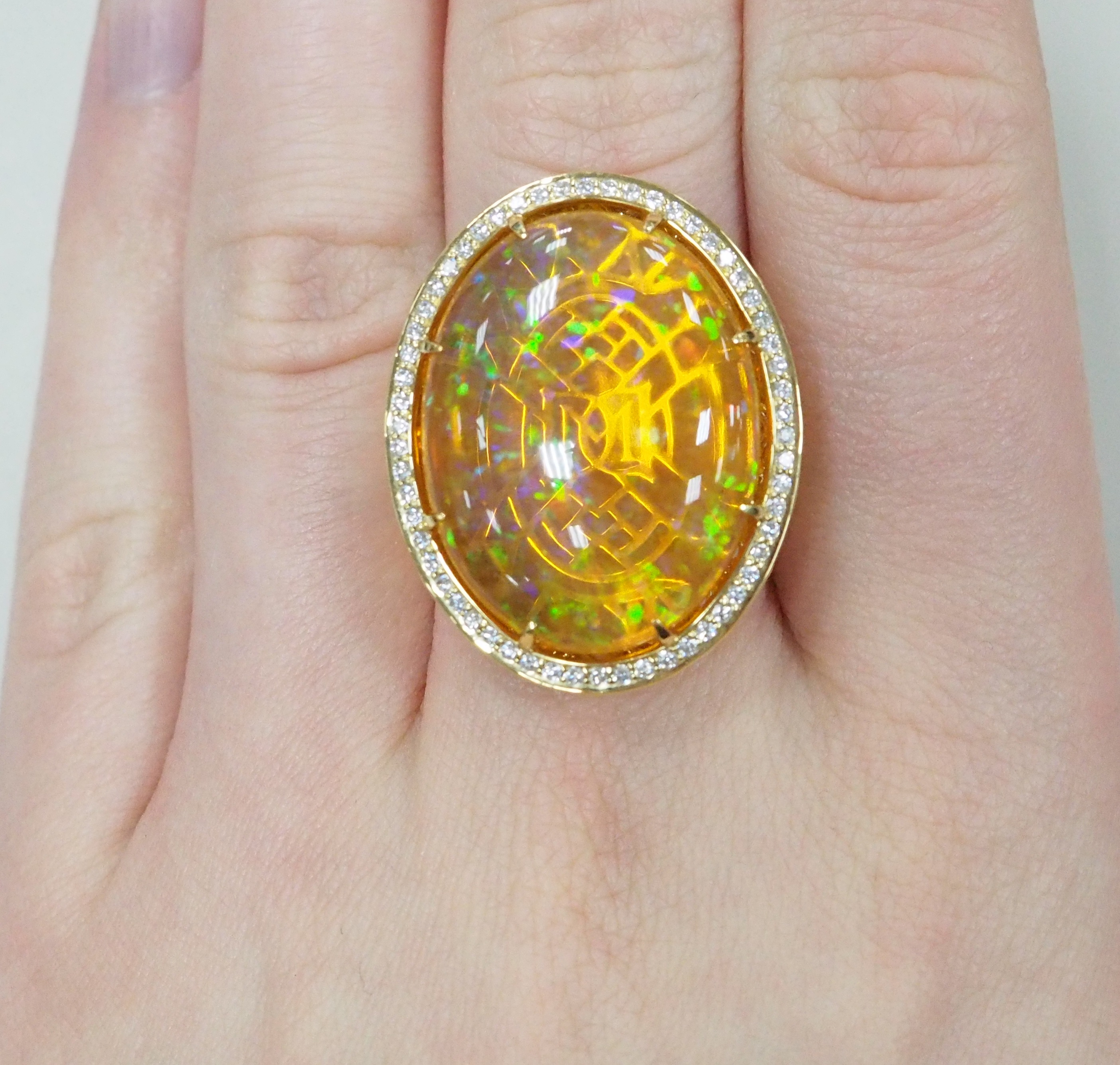 Кольцо из желтого золота с опалом